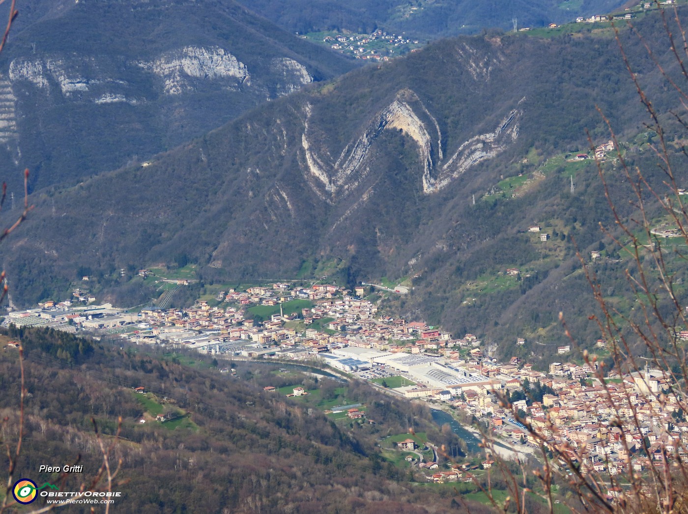 57 Vista poanoramica su Zogno con Corna Rossa.JPG